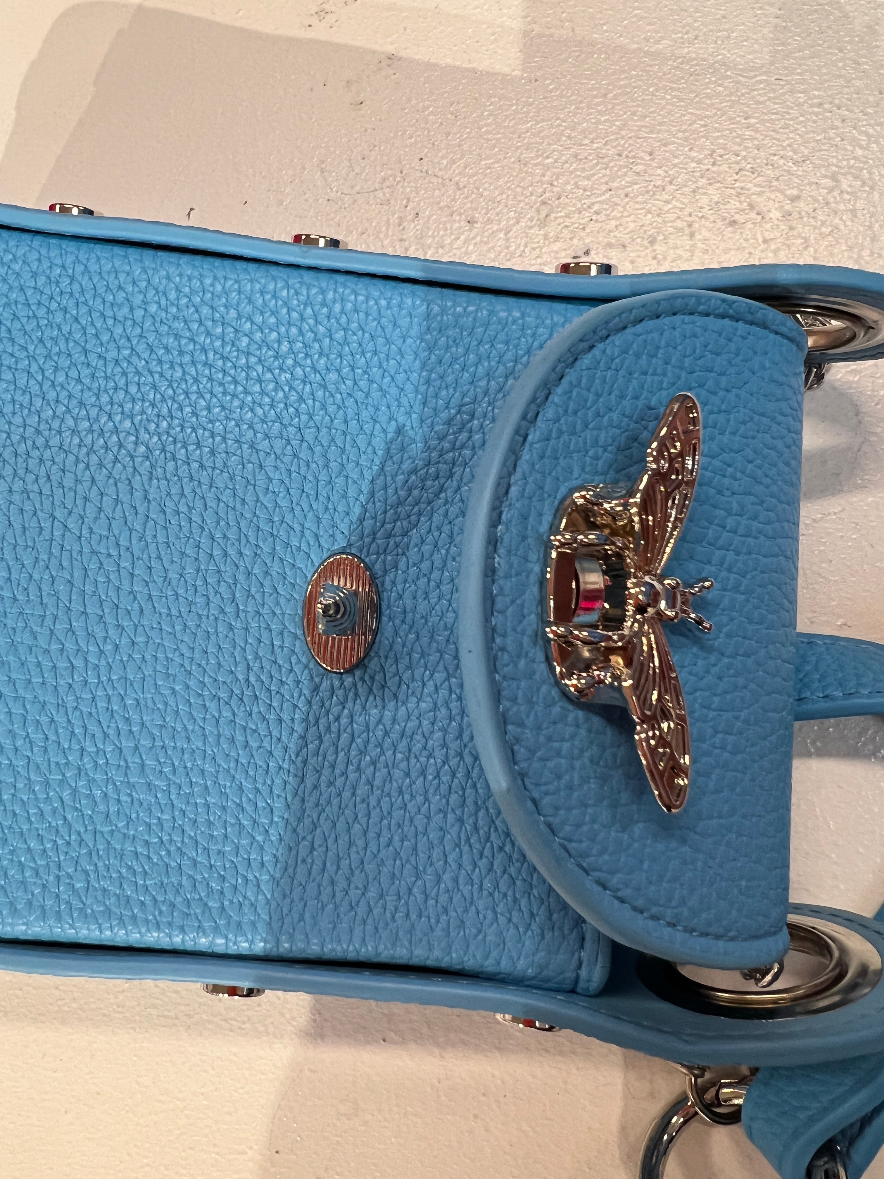 Layla - Cool liten väska med silverkedja och bi-försegling